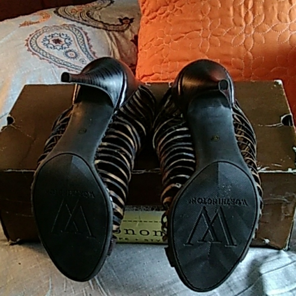 Heels - Picture 2 of 3